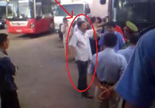 Video chu tich Thanh Buoi vang tuc, doa thanh tra hinh anh