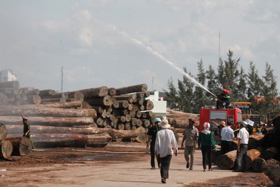 Phương án khống chế đám cháy được đưa ra là dùng máy bơm bơm trực tiếp nước biển lên để chữa cháy. 