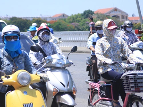 Han ba chan con vai ngay nua hinh anh