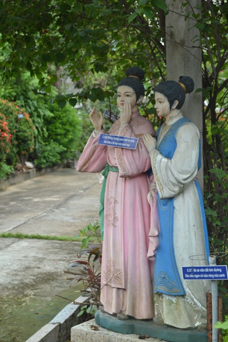 Tượng Thúy Kiều - Thúy Vân.