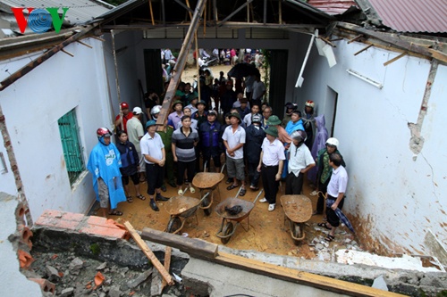 Ngôi nhà tại xã Sơn Bình bị sụp đổ hoàn toàn.