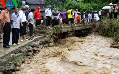 Ngay sau khi xảy ra lũ ống và sạt lở, lãnh đạo tỉnh Lai Châu đã có mặt chỉ đạo khắc phục thiệt hại và tìm kiếm người bị nạn. Thông tin từ Ban Chỉ huy Phòng chống lụt bão tỉnh Lai Châu cho biết, đến nay đã tìm thấy 5/6 nạn nhân. 