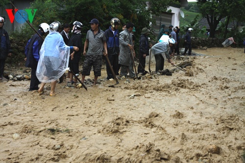 huy Phòng chống lụt bão tỉnh Lai Châu cho biết, đến nay đã tìm thấy 5/6 nạn nhân. Các cấp, ngành tỉnh Lai Châu và chính quyền huyện Tam Đường đã hỗ trợ mỗi nạn nhân trẻ em 9,5 triệu đồng, nạn nhân lớn tuổi 6,5 triệu đồng và người bị thương 3,5 triệu đồng.