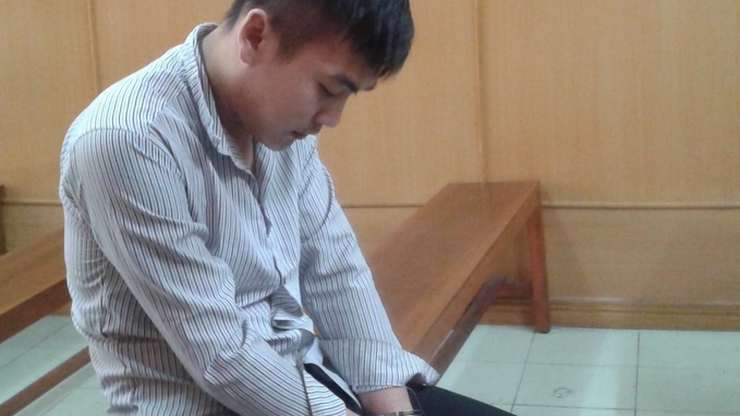 Tai xe Vinasun thay du khach xai iPhone xong toi cuop hinh anh