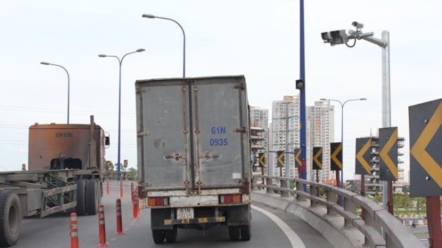 Lap hop den nhieu, oto TP.HCM dan dau ve qua toc do hinh anh