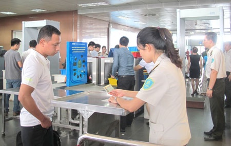 Chieu gian lan ve may bay o Viet Nam hinh anh