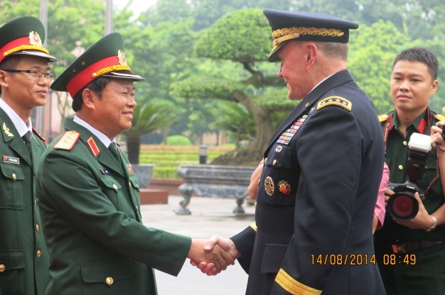 Chu tich Hoi dong Tham muu truong My toi Viet Nam hinh anh