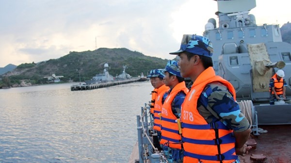 Thủy thủ tàu HQ 378 lên đường luyện binh.