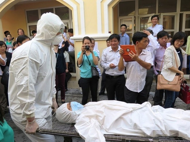 Xu phat nguyen can bo CA tung tin don benh Ebola hinh anh