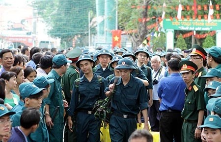 Se tuyen can bo, cong chuc di nghia vu quan su hinh anh