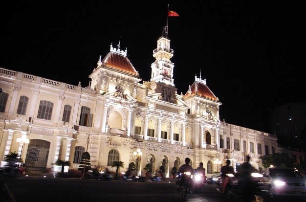 Nghien cuu san bay truc thang trong tru so UBND TP.HCM hinh anh