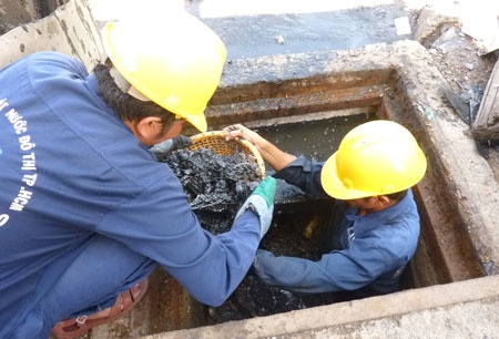 Chuyen ve nhung nguoi… 'chui cong' hinh anh