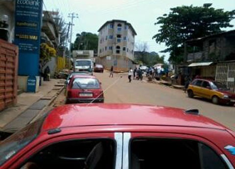 Một khu chợ tại thủ đô Freetown.