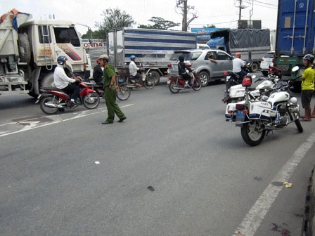 Container om cua, nguoi ban ve so nguy kich hinh anh