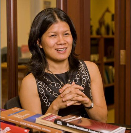 Nguoi phu nu Viet noi tieng trong cong dong ngoai giao My hinh anh