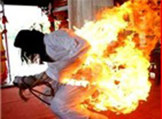 Mot nu dieu duong dung xang doa dot de doi quyen loi hinh anh