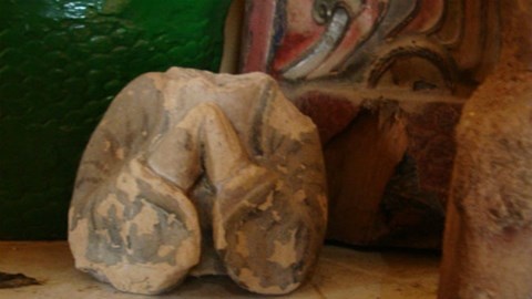 Tượng phật bằng đất duy nhất còn lại tại chùa.