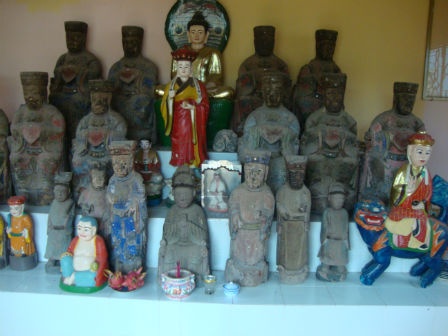 Ngoi chua cua 8 pho tuong dat khong chim duoi nuoc hinh anh