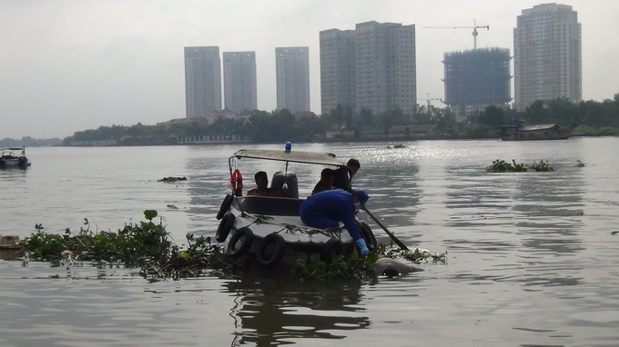 Mot thanh nien chet troi tren song Sai Gon hinh anh