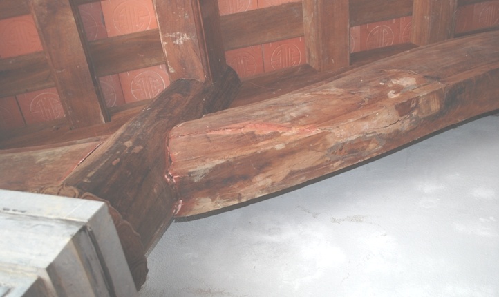 Không hiểu trình độ kỹ thuật cao của nhà thầu đã được áp dụng như thế nào để cho ra sản phẩm như thế này, trong khi đó theo quyết toán thì phần chi phí chuyên môn cho hạng mục công trình này là trên <abbr class=