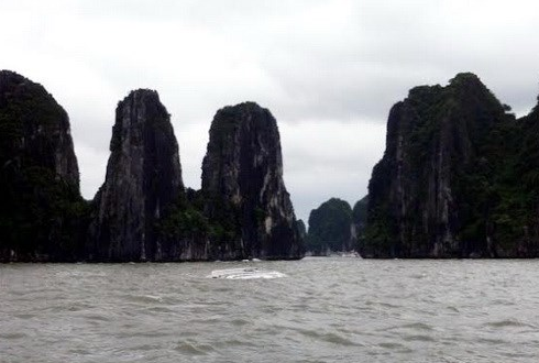 Tau du lich cho 20 nguoi bi loc nhan chim o Ha Long hinh anh