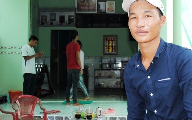 Co nha moi, Hao Anh duoi cha me ra duong hinh anh