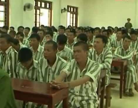 Nhung buc thu 'gui loi xin loi' cua pham nhan hinh anh