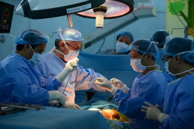 Nguoi me Sai Gon hy sinh mot phan gan de ghep cho con hinh anh