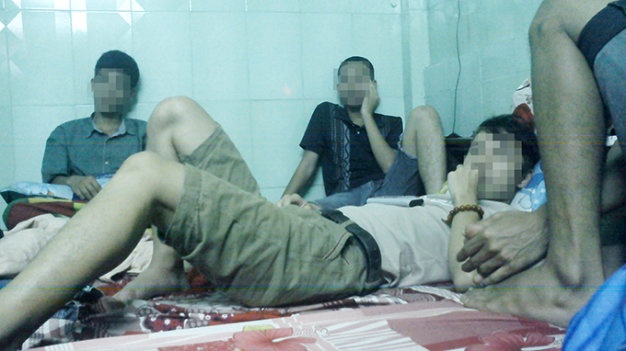 Những người bán thận nằm chờ ở nhà nghỉ Thanh Nga (đường Ngô Quyền, TP Huế). 