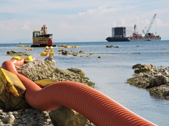 Cap ngam xuyen bien da tiep bo Ly Son hinh anh