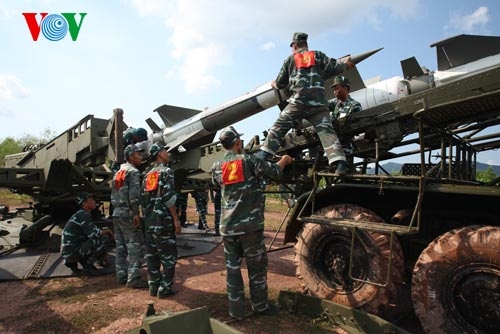 Trong buổi diễn tập lần này, tiểu đoàn 181 của trung đoàn 213 thuộc sư đoàn phòng không 363 là một trong những đơn vị thực hành bắn tên lửa cải tiến C125-M. 