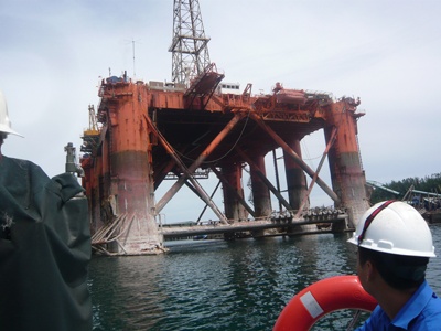 Mớn nước tối đa của giàn khoan là 21,3m.