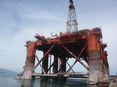 Tan thay gian khoan khung o cang Dung Quat hinh anh