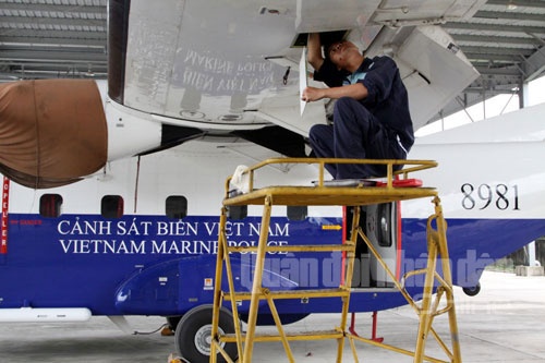 Hiện nay, hoạt động trên sân bay Gia Lâm còn có các máy bay Casa-212 hiện đại của Cảnh sát biển Việt Nam.