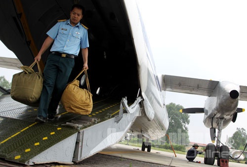 Đây là loại máy bay ngoài thực hiện nhiệm vụ vận tải quân sự, còn được sử dụng bay báo bão, bay cứu hộ cứu nạn...