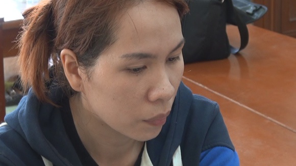 Keo 'phi cong tre' di tat axit nguoi yeu cua chong hinh anh