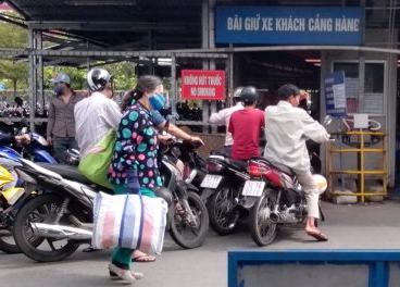 Bai giu xe san bay Tan Son Nhat thu tien tuy tien hinh anh