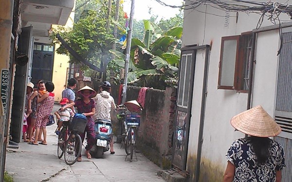 Nha 5 tang nghieng 60 cm van duoc cho thue trong tre hinh anh