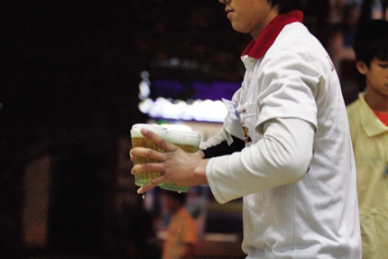 Phat hien viec ban bia cho phu nu cho con bu nhu the nao? hinh anh