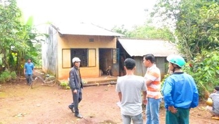 Cha om con gai 5 tuoi tu tu bang thuoc no hinh anh