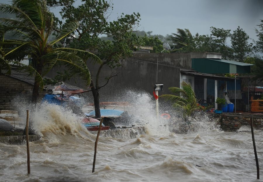 Mua to, gio giat sau bao Kalmaegi hinh anh
