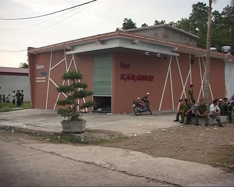 Khoi to vu 10 nguoi chet ngat trong quan karaoke hinh anh