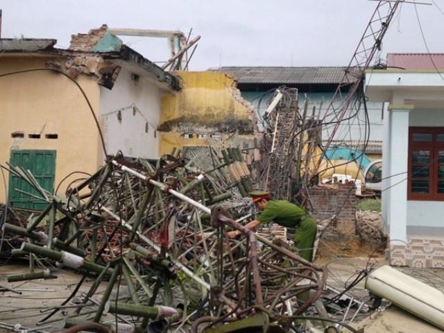 Cot phat song cao 80 m cua dai truyen hinh do sap hinh anh