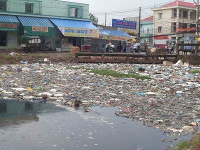 Nguoi dan TP.HCM keu cuu vi dong kenh thoi hinh anh