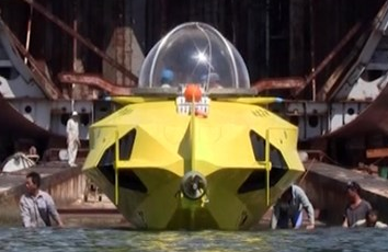 Bo truong Khoa hoc thu nghiem tau lan o Cam Ranh hinh anh