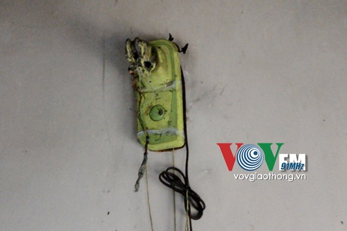 Cây quạt treo tường được cho là chập điện gây nên vụ cháy.