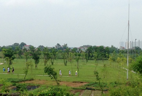 Các tụ điểm vui chơi thu hút dân thủ đô vào dịp cuối tuần.