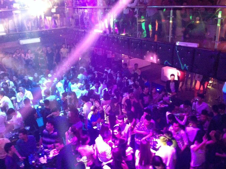 Ngày 24/9, vài giờ sau khi quán bar hiện đại này cháy rụi, trang Facebook của câu lạc bộ này đã đăng tải những hình ảnh giới trẻ đến đây vui chơi tối hôm trước, với lời nhắn: 