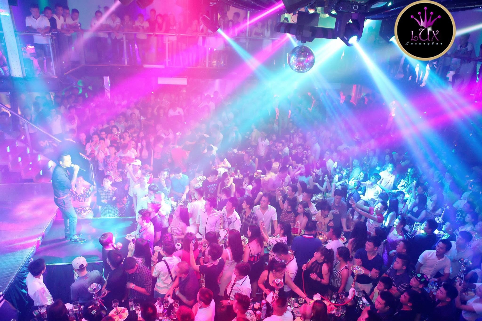 Đêm diễn của ca sĩ Tuấn Hưng. 