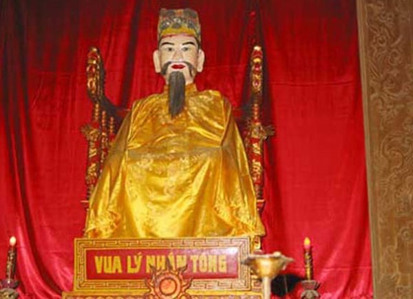 Tượng vua Lý Nhân Tông.